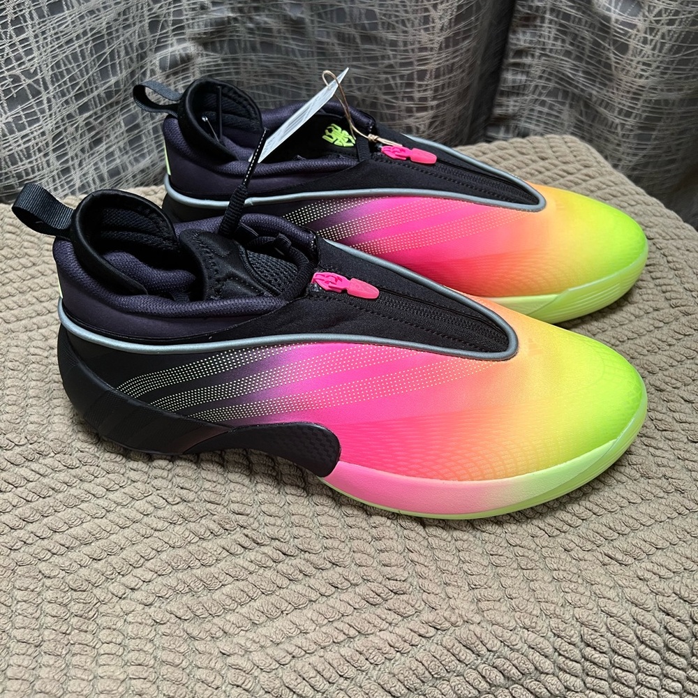 Adidas D.O.N Issue 7 Shoe. Men’s 9.5, Women’s 10.5